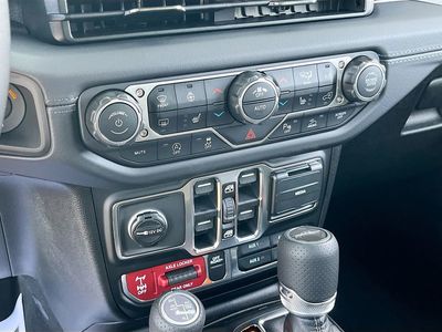 2026 Jeep Gladiator - Photo 14