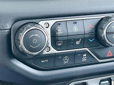 2026 Jeep Gladiator - Photo 18