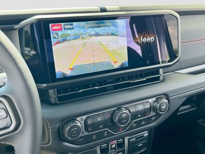 2026 Jeep Gladiator - Photo 14