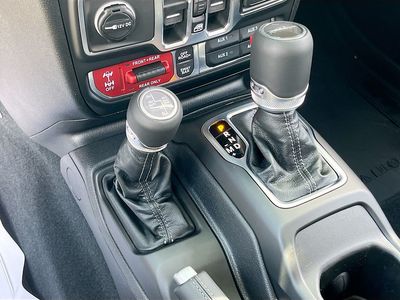 2026 Jeep Gladiator - Photo 17