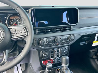 2026 Jeep Gladiator - Photo 13