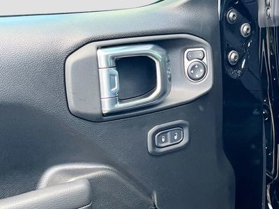 2026 Jeep Gladiator - Photo 16