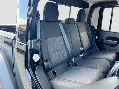 2026 Jeep Gladiator - Photo 24