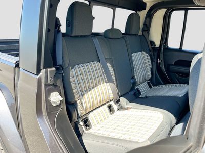 2026 Jeep Gladiator - Photo 25