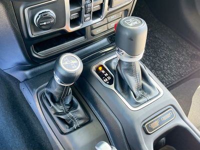 2026 Jeep Gladiator - Photo 16