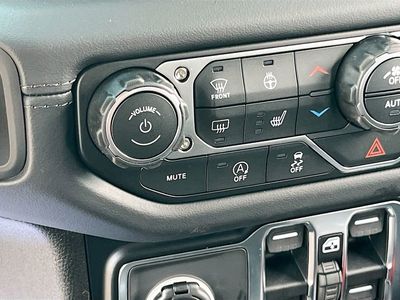 2026 Jeep Wrangler - Photo 18