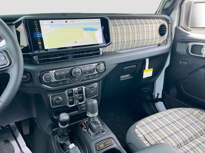 2026 Jeep Gladiator - Photo 23