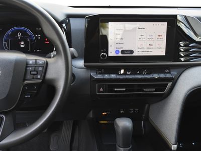 2025 Toyota Camry - Photo 11