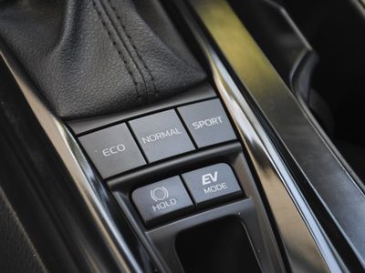 2025 Toyota Camry - Photo 13
