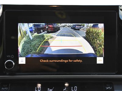 2025 Toyota Camry - Photo 18