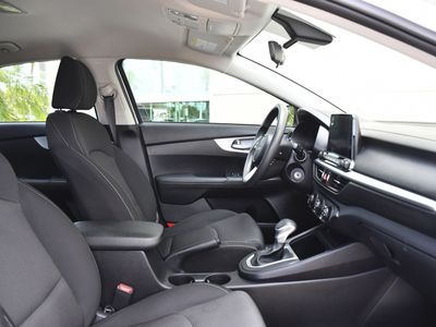 2024 Kia Forte - Photo 25