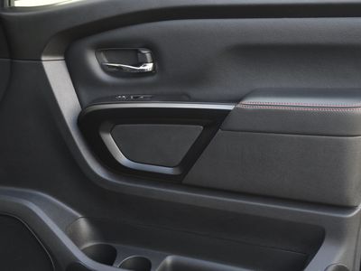 2024 Nissan Titan - Photo 32
