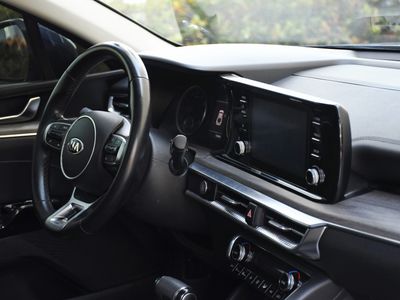 2021 Kia K5 - Photo 30