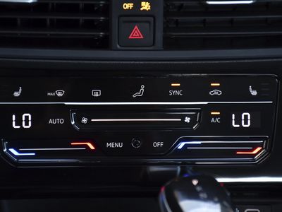 2025 Volkswagen Jetta - Photo 14
