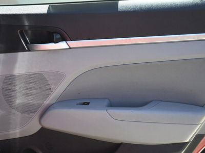 2020 Hyundai Elantra - Photo 24