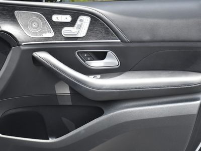2025 Mercedes-Benz GLS - Photo 32