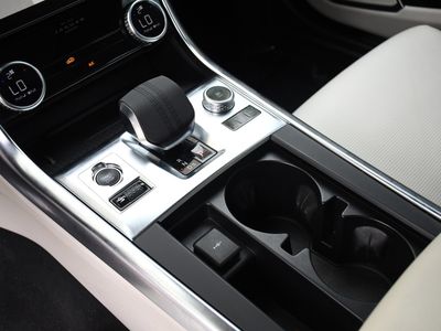 2022 Jaguar XF — photo 13 view