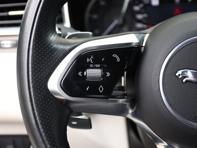 2022 Jaguar XF — photo 8 view