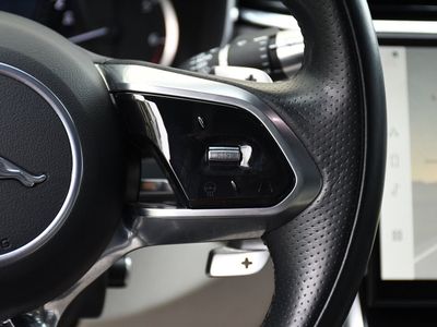 2022 Jaguar XF — photo 9 view