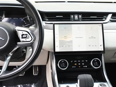 2022 Jaguar XF — photo 12 view