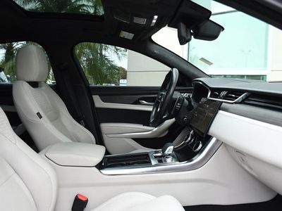 2022 Jaguar XF — photo 29 view
