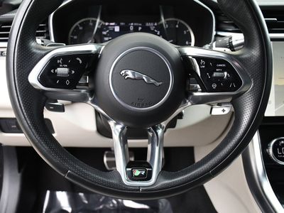 2022 Jaguar XF — photo 7 view