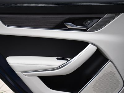 2022 Jaguar XF — photo 26 view