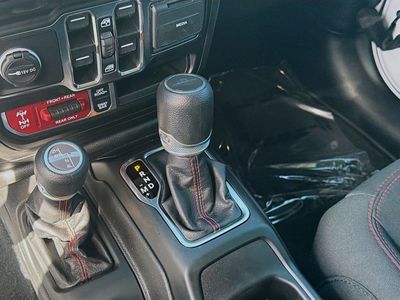2023 Jeep Gladiator - Photo 16