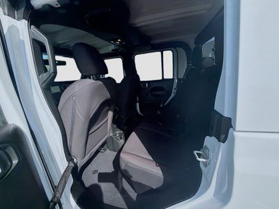 2023 Jeep Gladiator - Photo 24