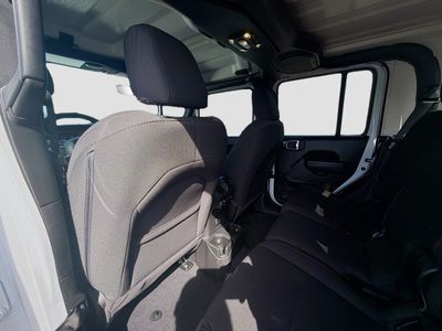 2023 Jeep Gladiator - Photo 25