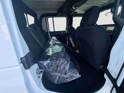2023 Jeep Gladiator - Photo 29