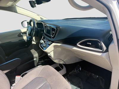 2023 Chrysler Voyager - Photo 30