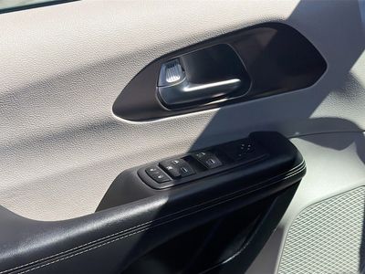 2023 Chrysler Voyager - Photo 16