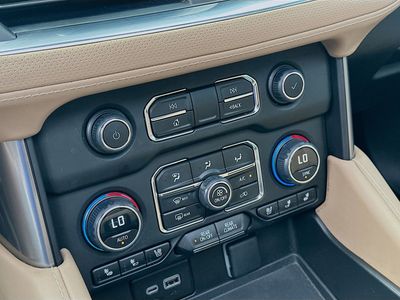 2023 Chevrolet Suburban - Photo 13