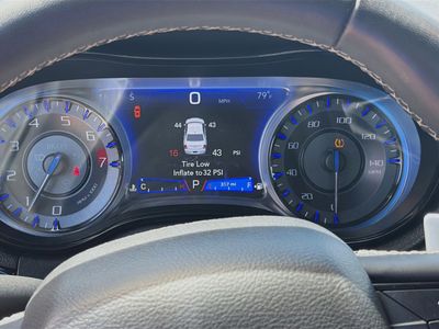 2023 Chrysler 300 - Photo 11