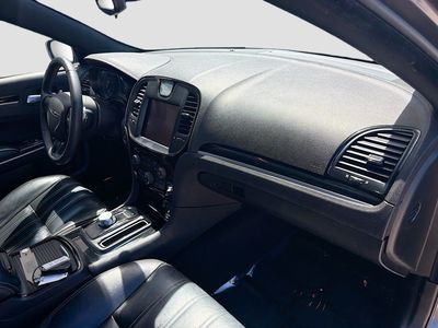 2023 Chrysler 300 - Photo 33