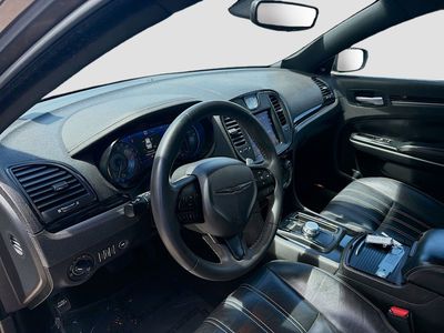 2023 Chrysler 300 - Photo 9