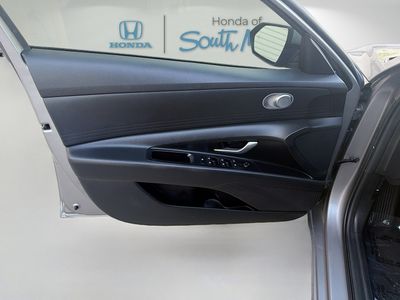2023 Hyundai Elantra Hybrid - Photo 19