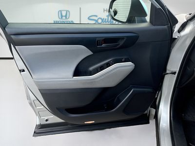 2020 Toyota Highlander - Photo 19