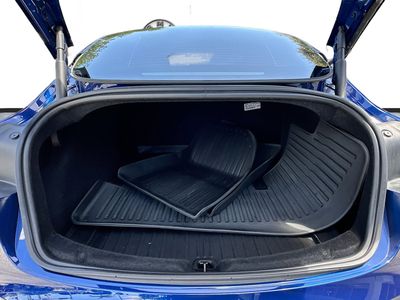 2025 Tesla Model 3 - Photo 26