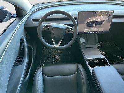 2025 Tesla Model 3 - Photo 22
