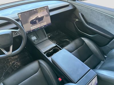 2025 Tesla Model 3 - Photo 23