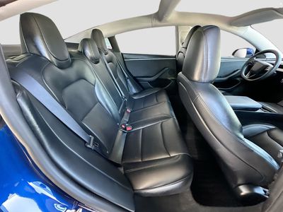 2025 Tesla Model 3 - Photo 27