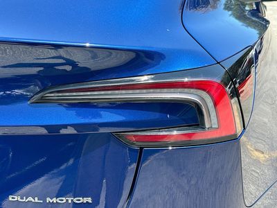 2025 Tesla Model 3 - Photo 31
