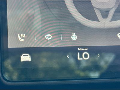 2025 Tesla Model 3 - Photo 19