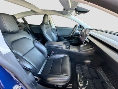 2025 Tesla Model 3 - Photo 28
