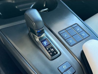 2025 Lexus UX - Photo 16