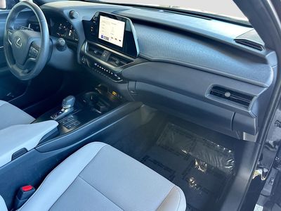 2025 Lexus UX - Photo 29