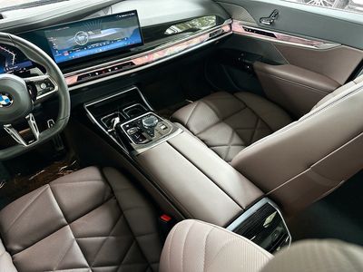 2025 BMW 7 Series - Photo 25