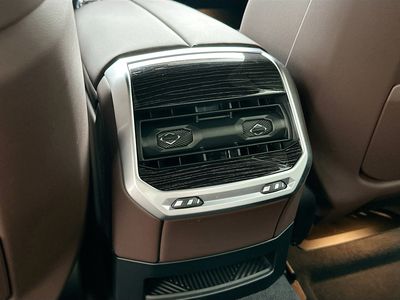 2025 BMW 7 Series - Photo 27